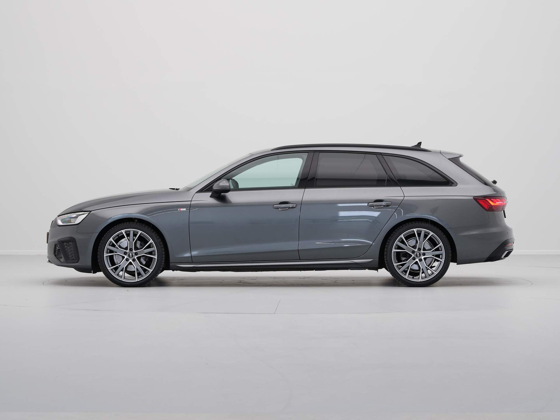 Audi - A4 Avant 35 TFSI 110 kW/150pk S-Tronic S edition - 2023