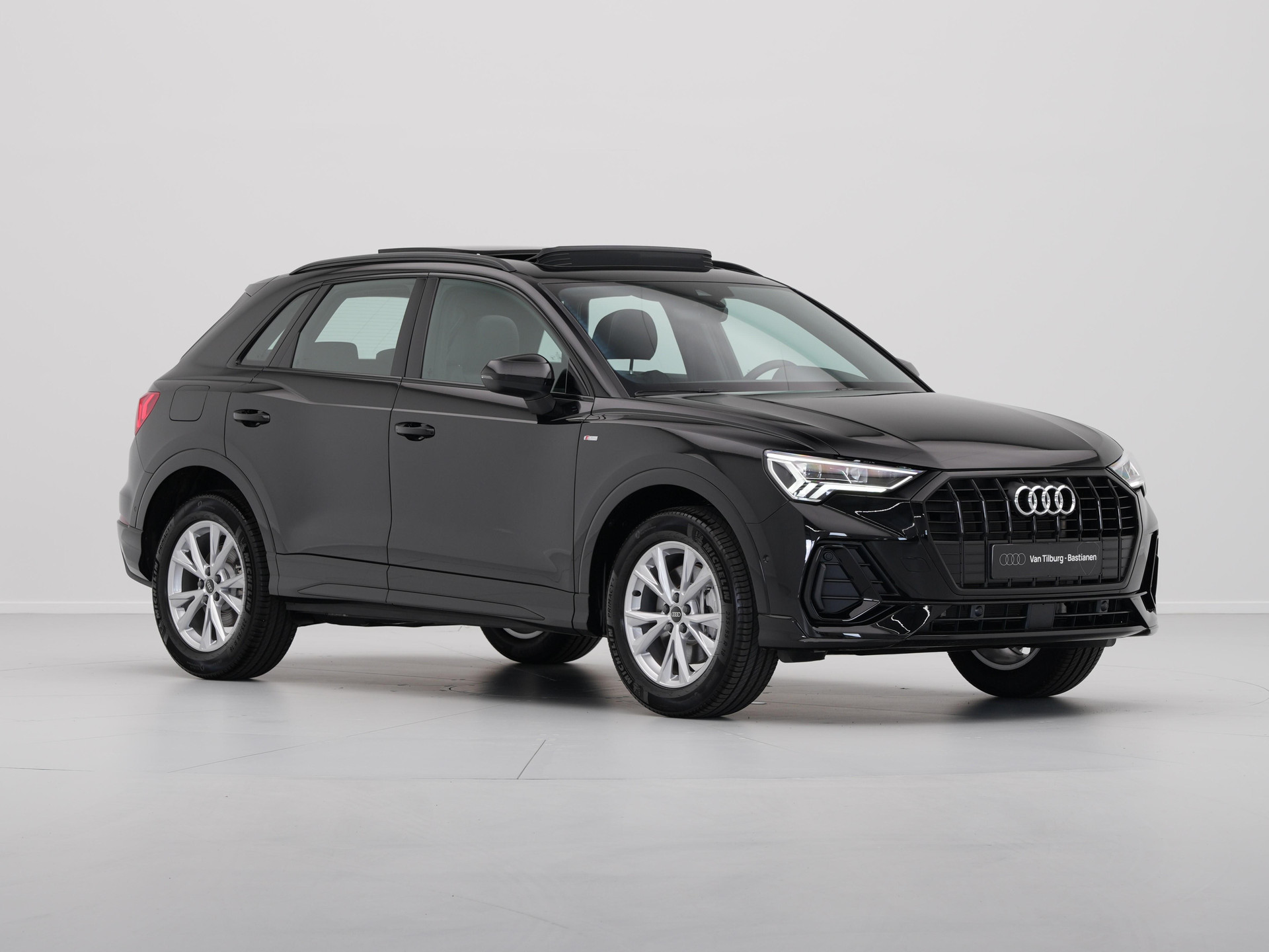 Audi - Q3 45 TFSI e 245 S tronic S edition - 2024