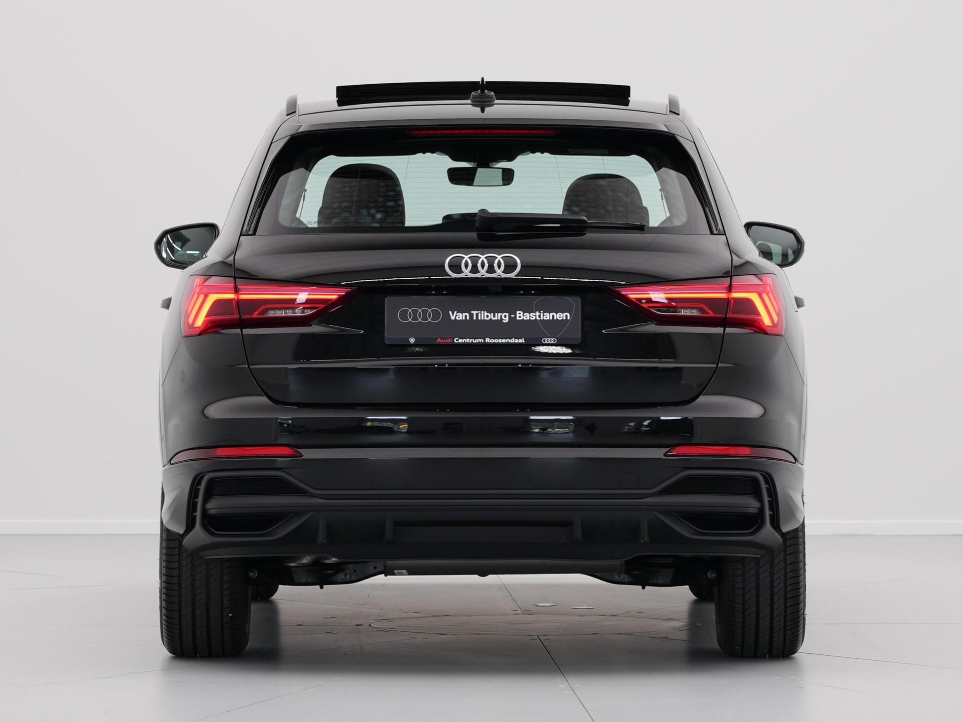 Audi - Q3 45 TFSI e 245 S tronic S edition - 2024