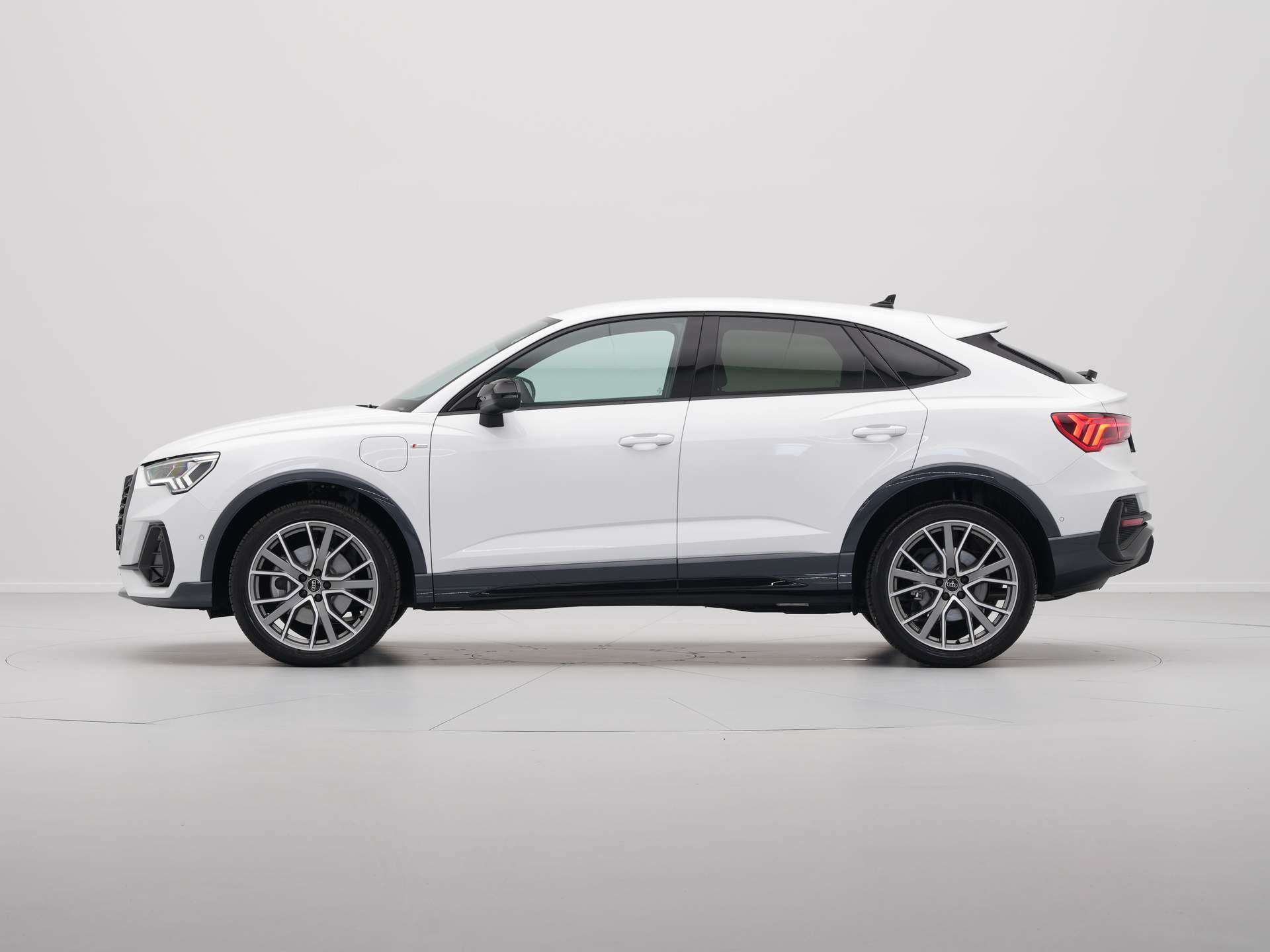 Audi - Q3 Sportback 45 TFSI e S Edition - 2023