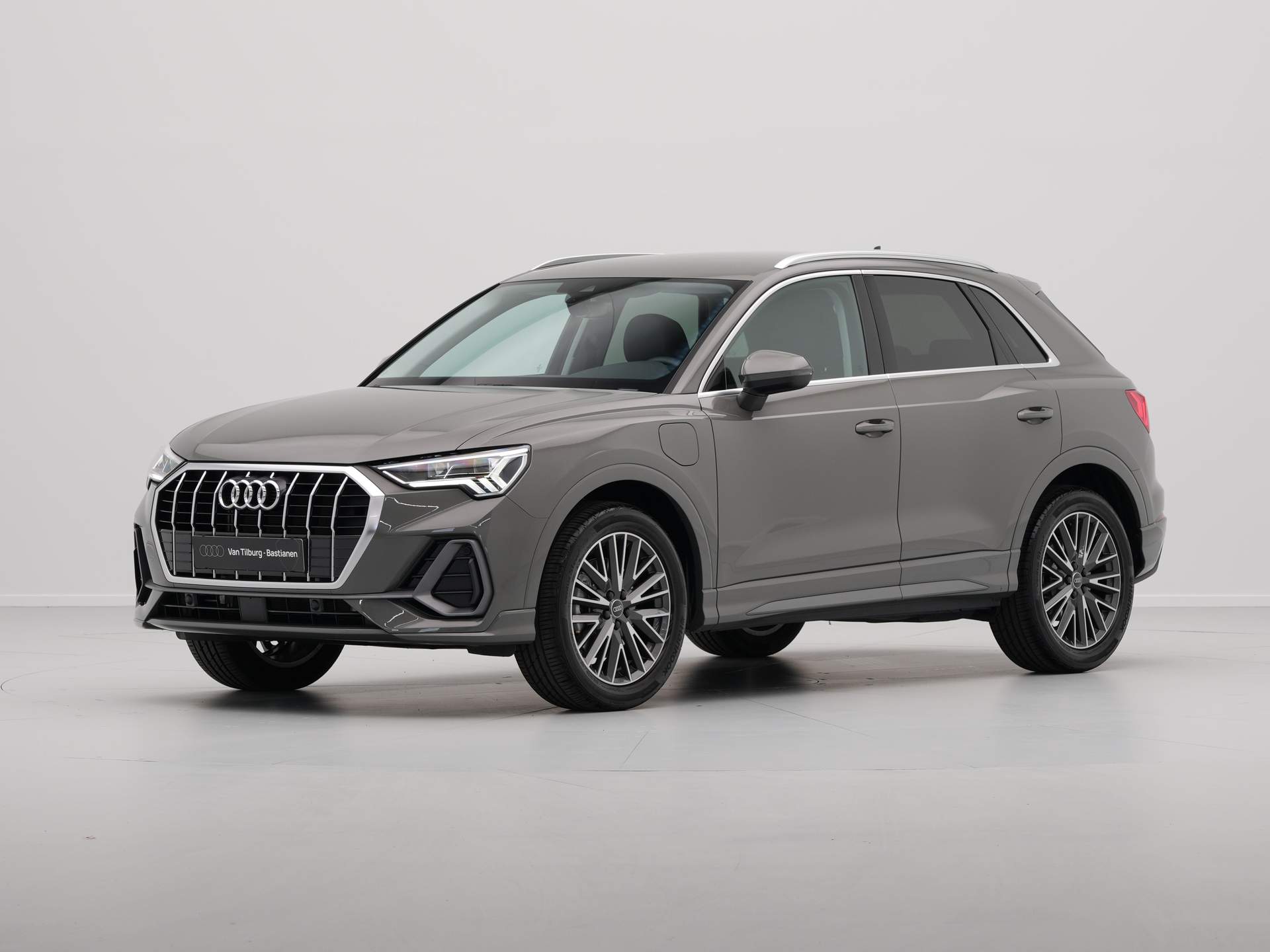 Audi - Q3 45 TFSI e S edition S Line - 2023