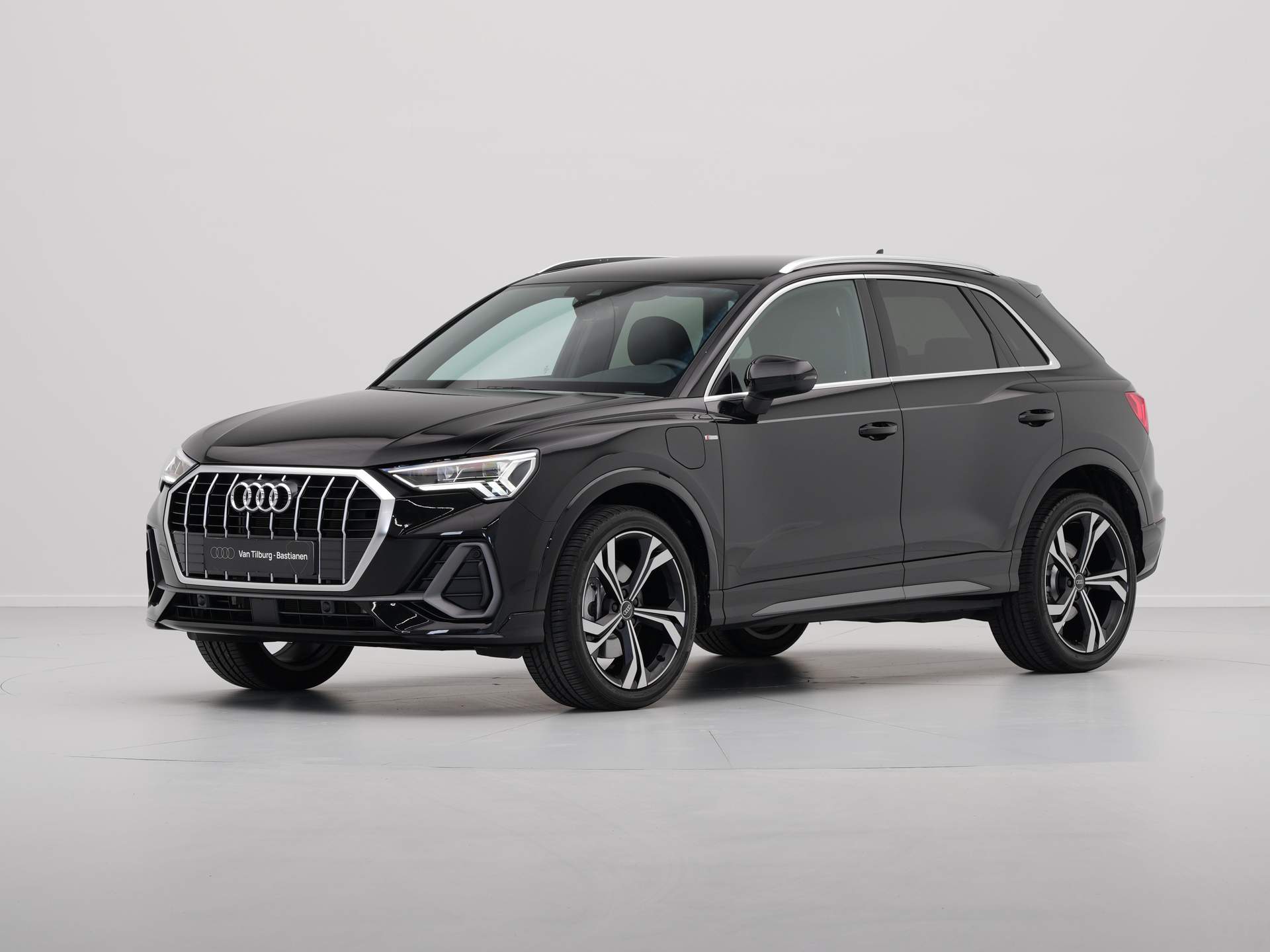 Audi - Q3 45 TFSI e 180 kW/245 pk S-Tronic S line edition - 2023