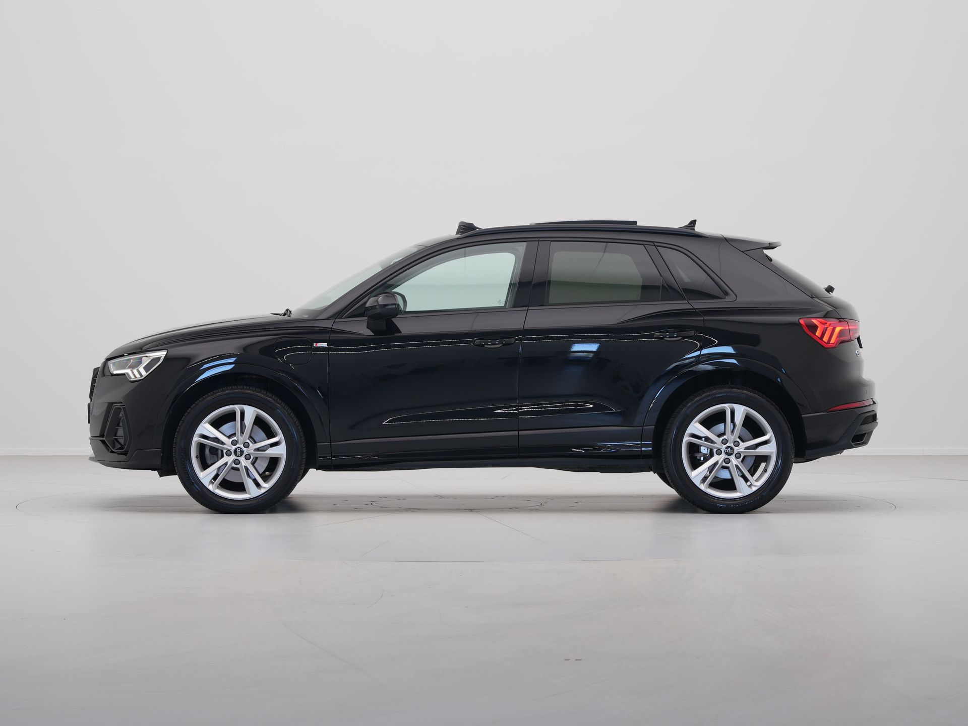 Audi - Q3 45 TFSI e S edition - 2023