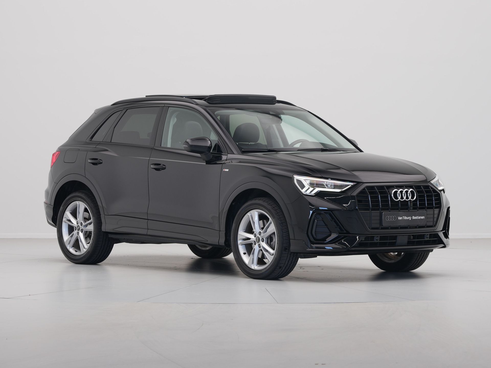 Audi - Q3 45 TFSI e S edition - 2023